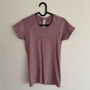 Lululemon Swiftly Tech Short Sleeve T. Size 6. Hip Length. Dusty Rose.